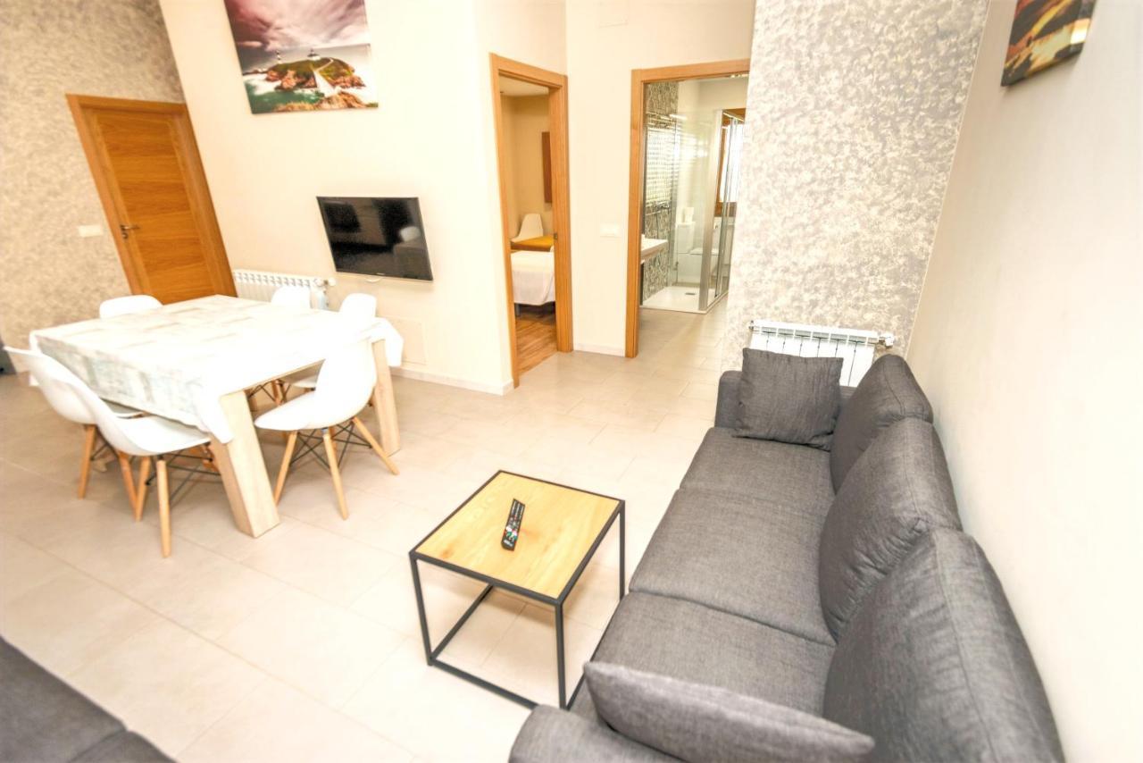 Apartamentos Navalin タピア・デ・カサリエゴ エクステリア 写真
