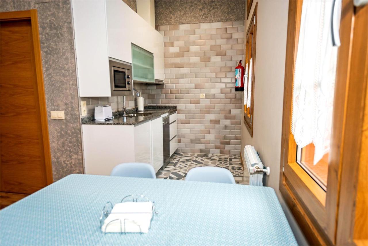 Apartamentos Navalin タピア・デ・カサリエゴ エクステリア 写真