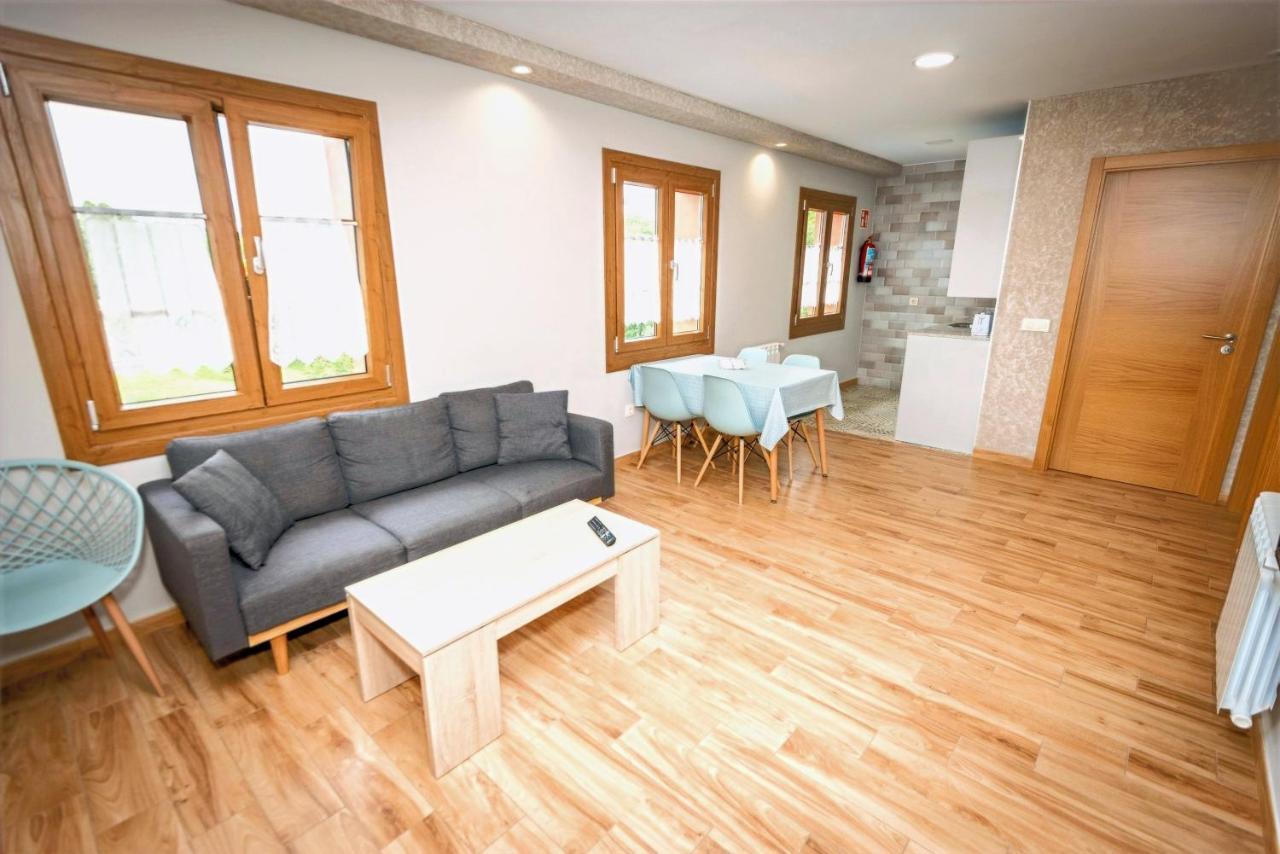 Apartamentos Navalin タピア・デ・カサリエゴ エクステリア 写真