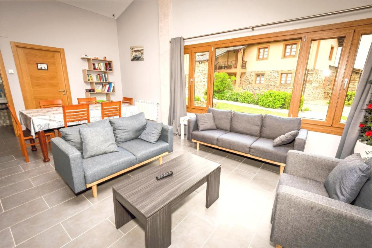 Apartamentos Navalin タピア・デ・カサリエゴ エクステリア 写真