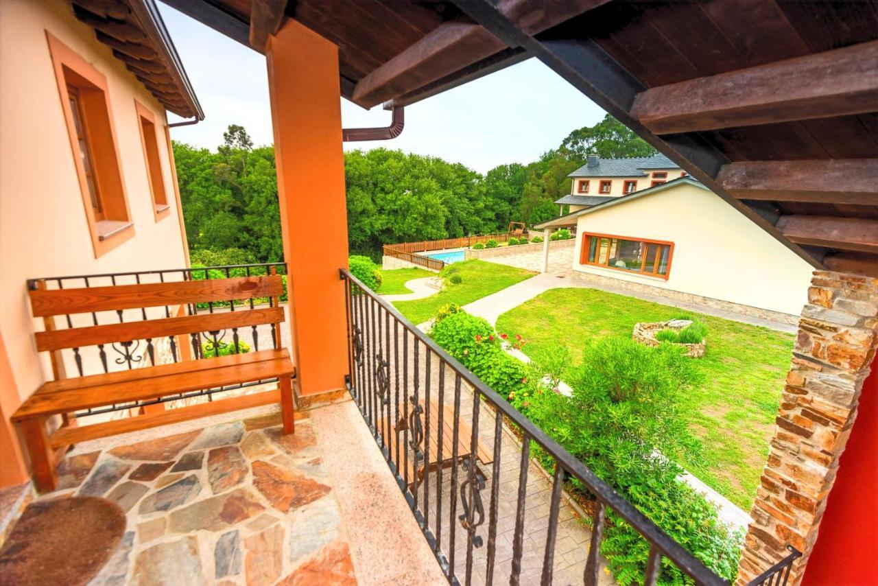Apartamentos Navalin タピア・デ・カサリエゴ エクステリア 写真