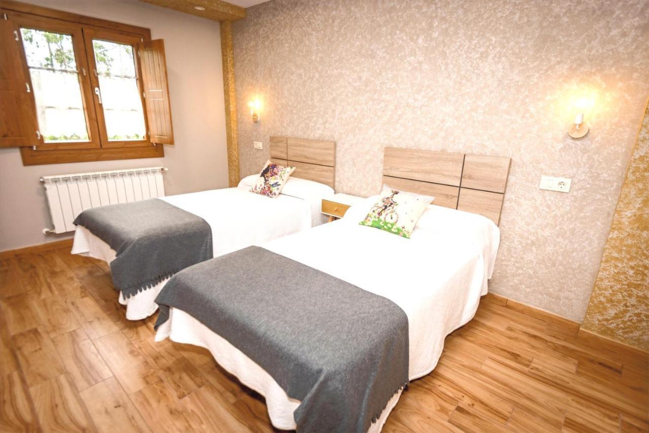 Apartamentos Navalin タピア・デ・カサリエゴ エクステリア 写真