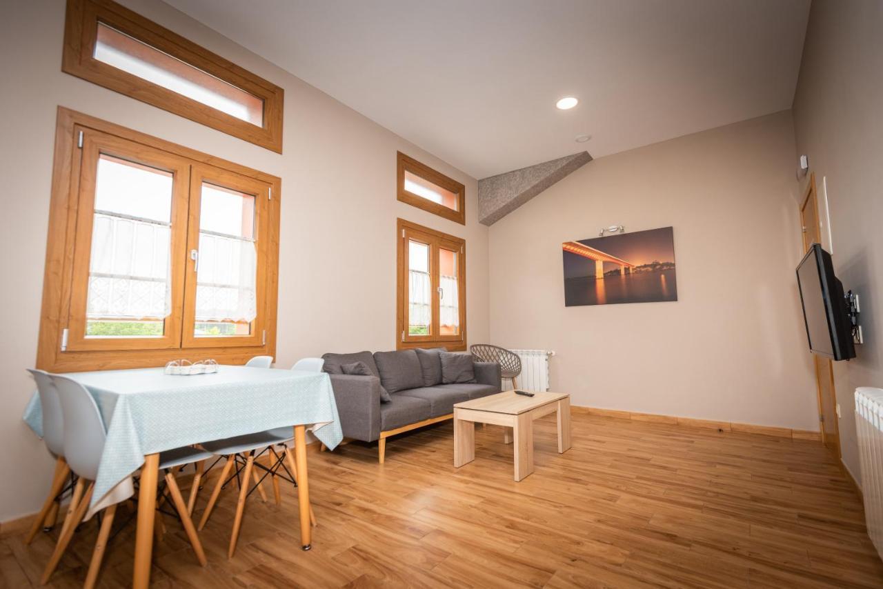 Apartamentos Navalin タピア・デ・カサリエゴ エクステリア 写真